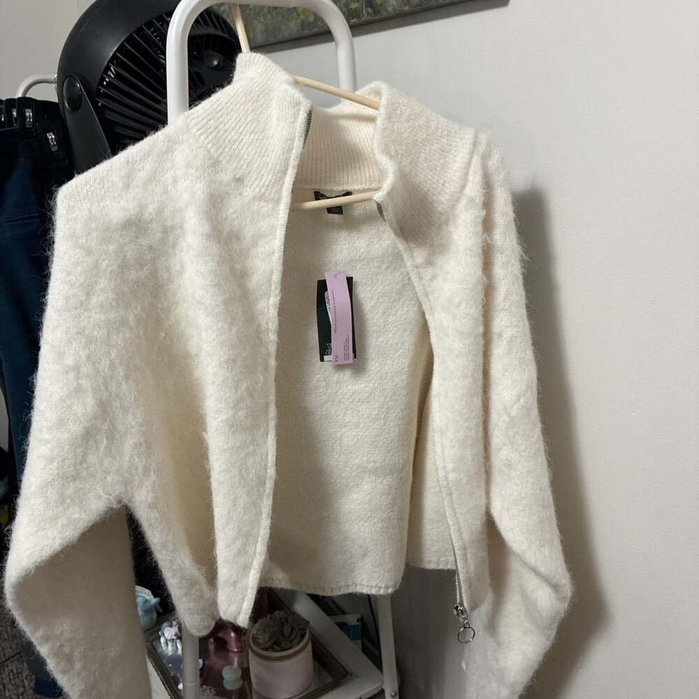 NWT Wild Fable Zip Up Women’s Medium Cropped Sweater Cream